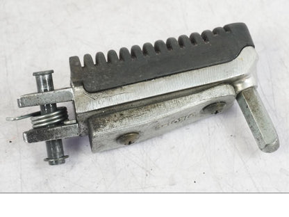 Vänster sida på Fotpinne från en Suzuki GSX 1300 RX -1999 motorcykel.