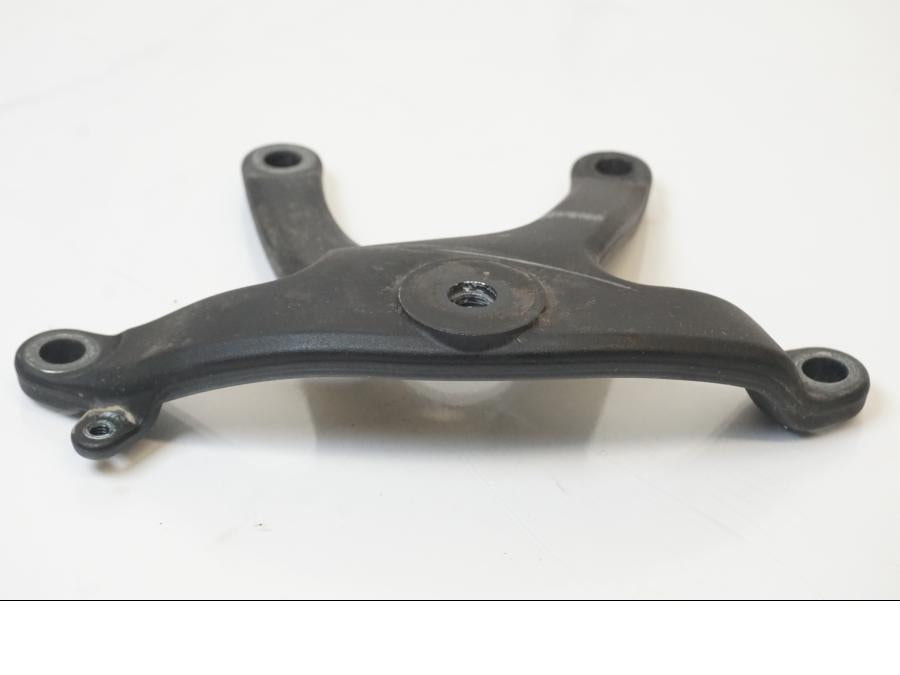 Snett nerifrån på Motorfäste från en KTM 1190 Adventure -2015 motorcykel.