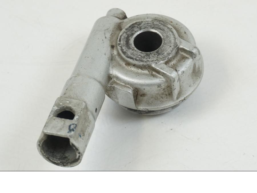 Baksidan på Hastighetsdrivning från en Honda CBR 125 R -2006 motorcykel.