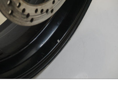 Höger sida på Fälg från en Suzuki SV 650 -2005 motorcykel.