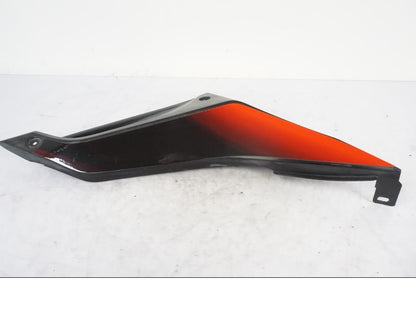 Vänster sida på Sidopanel från en Yamaha YZF-R 125 -2008 motorcykel.