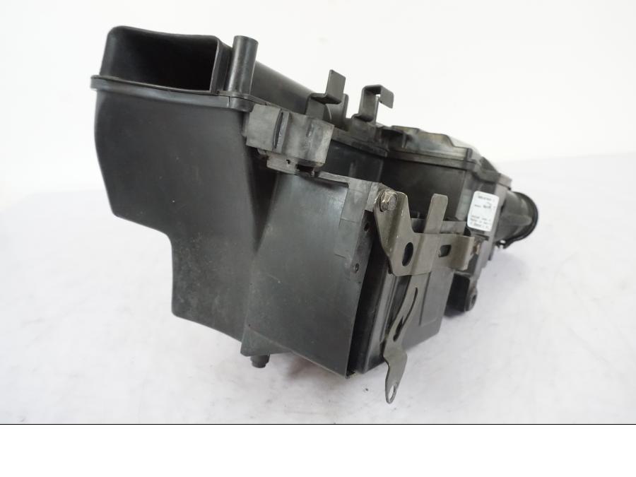 Baksidan på Luftburk från en Honda CB 750 -1996 motorcykel.