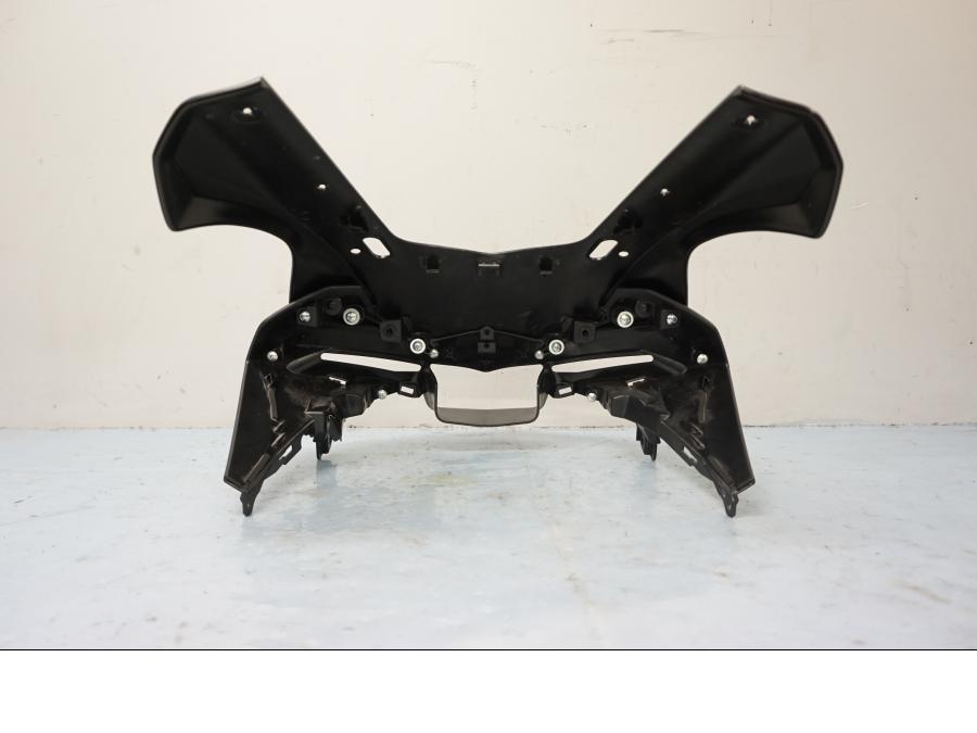 Vänster sida på Toppkåpa från en Yamaha YZF 1000 R1 -2017 motorcykel.