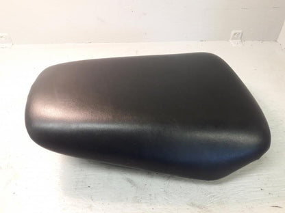 Framsidan på Sadel från en Honda CBR 125 R -2008 motorcykel.