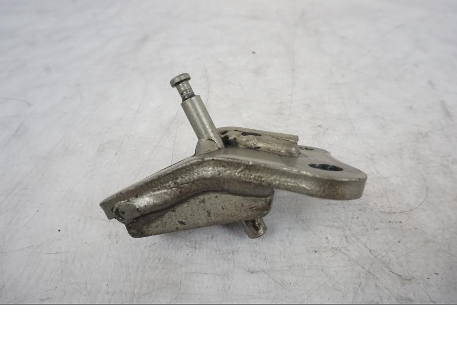 Snett nerifrån på Sidostödsfäste från en Honda VTR 1000 F -1997 motorcykel.