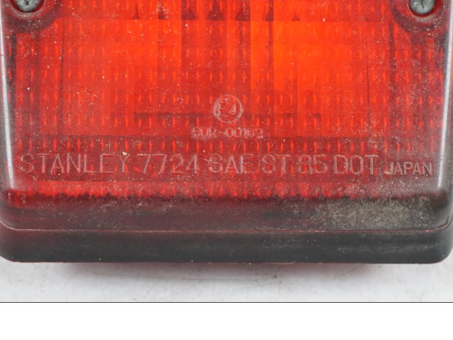 Baksidan på Baklampa från en Kawasaki KL 650A -1987 motorcykel.