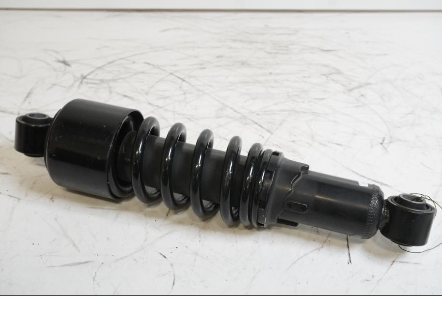 Framsidan på Stötdämpare från en H-D Dyna Street Bob FXDB/I -2007 motorcykel.