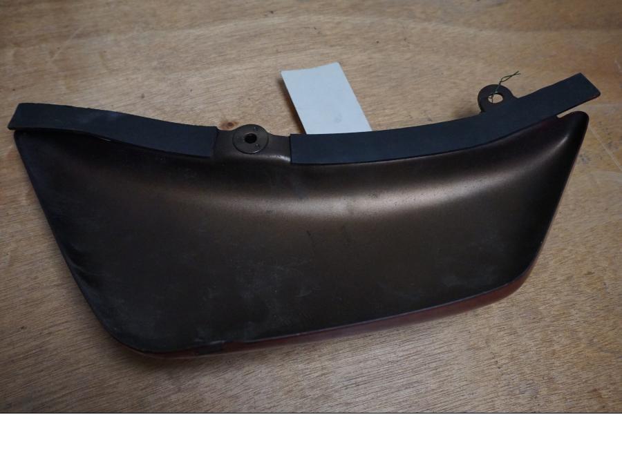 Baksidan på Sidopanel från en Suzuki VS 1400 -1999 motorcykel.