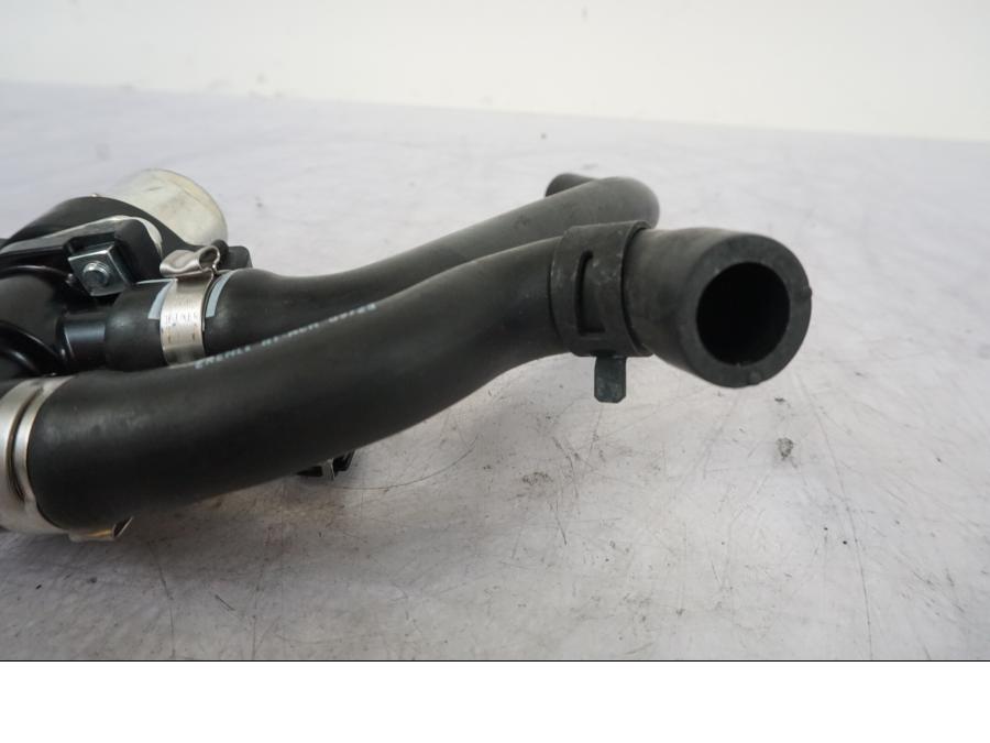 Vänster sida på Second Air från en KTM 1290 Super Duke R -2023 motorcykel.