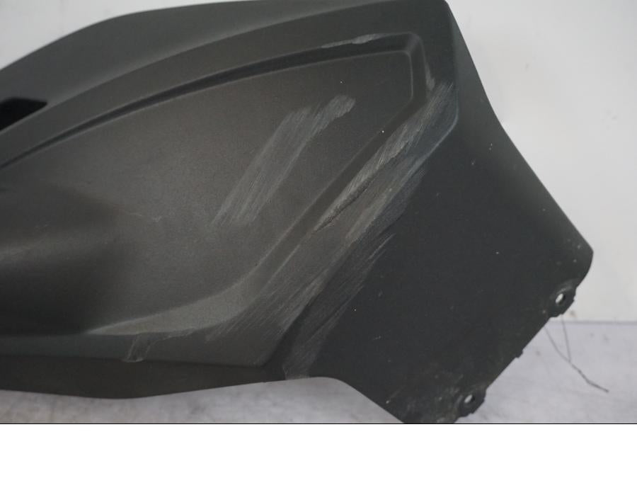 Baksidan på Motorspoiler från en BMW S 1000 XR -2019 motorcykel.