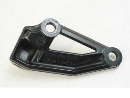 Vänster sida på Fotpinnefäste från en Ducati Streetfighter S -2011 motorcykel.