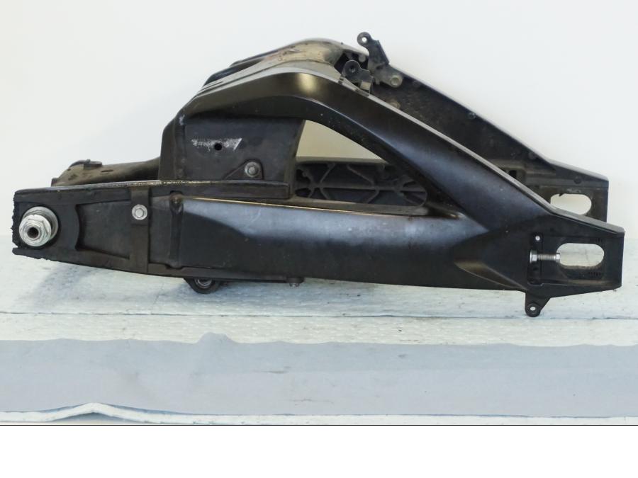 Baksidan på Sving från en Suzuki GSX 1300 BK -2008 motorcykel.