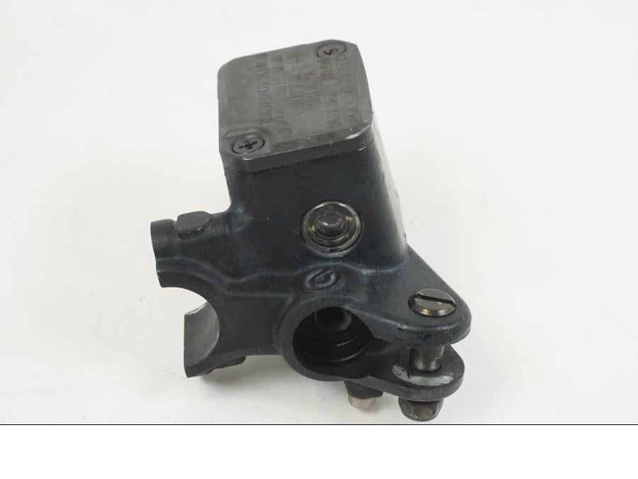 Höger sida på Bromshuvudcylinder från en BMW F 650 CS -2002 motorcykel.