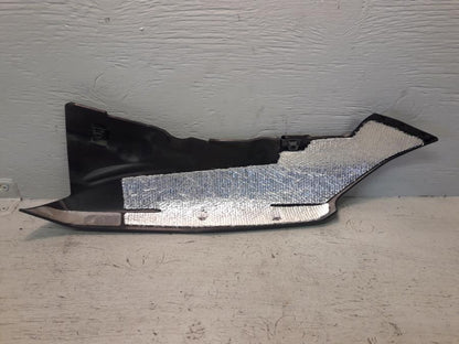 Baksidan på Värmeskydd från en Kawasaki ZX-6R -2008 motorcykel.