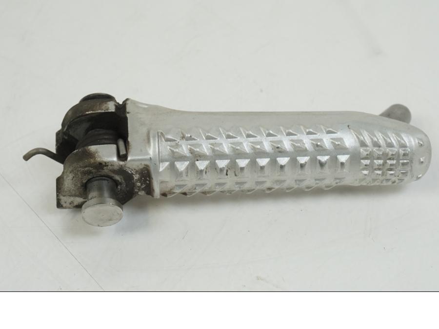 Baksidan på Fotpinne från en BMW S 1000 R -2019 motorcykel.