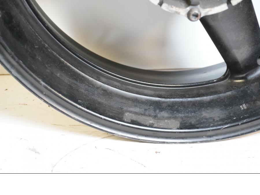 Höger sida på Fälg från en Yamaha YZF R6 -1999 motorcykel.