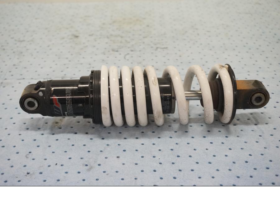 Framsidan på Stötdämpare från en KTM 125 Duke -2017 motorcykel.