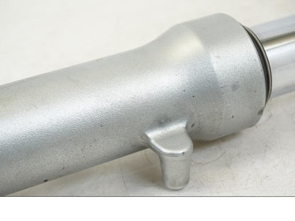 Vänster sida på Gaffelben från en BMW F 650 CS -2003 motorcykel.