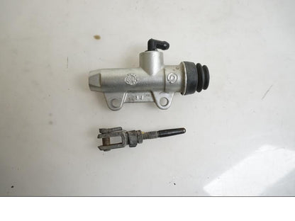 Framsidan på Bromshuvudcylinder från en BMW K 1200 S -2007 motorcykel.