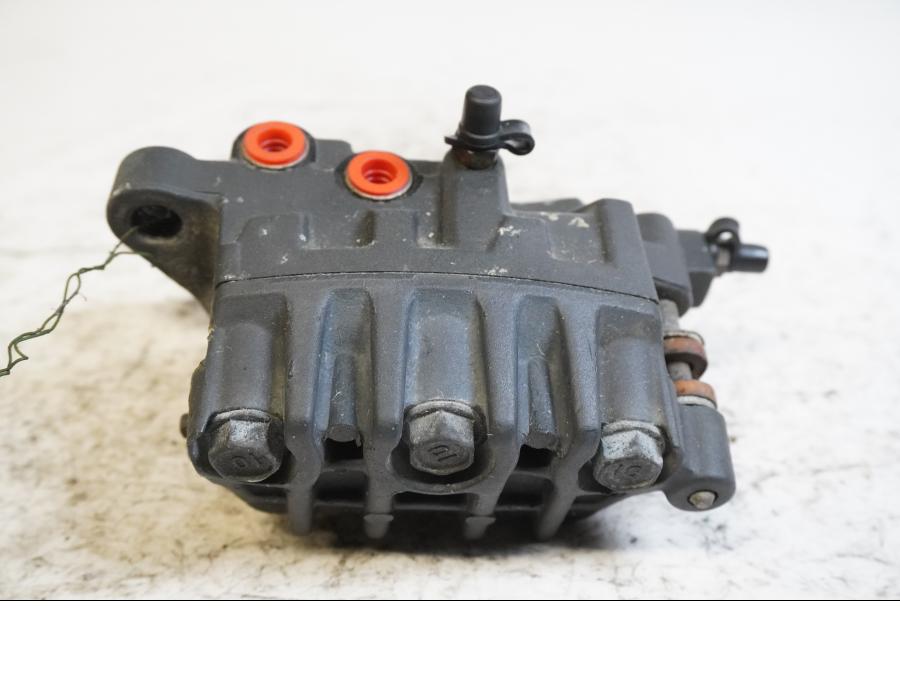 Baksidan på Bromsok från en Honda CBR 1100 XX -1999 motorcykel.