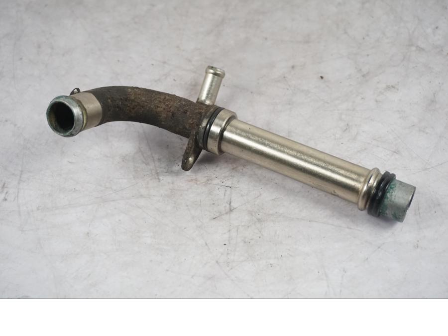 Framsidan på Vattenrör från en Triumph Tiger Explorer -2016 motorcykel.