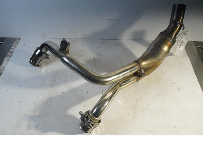 Baksidan på Mellanrör från en Triumph Speed Triple -2011 motorcykel.