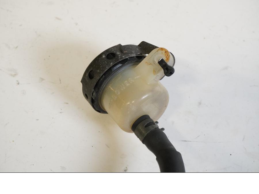Höger sida på Bromshuvudcylinder från en Yamaha YZF 1000 R1 -2001 motorcykel.