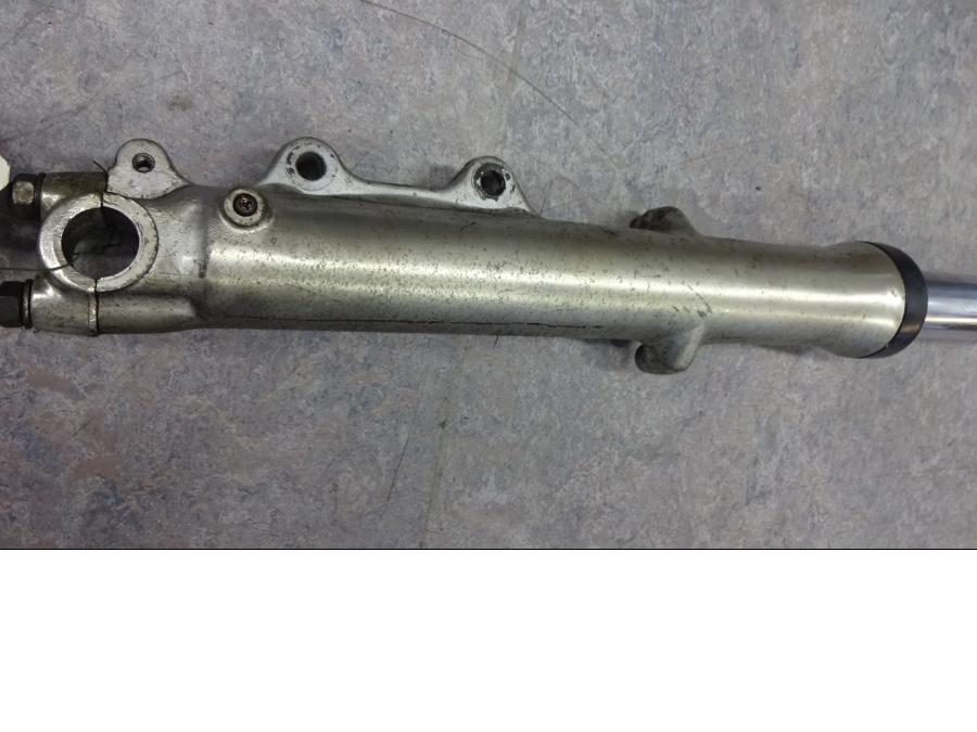 Baksidan på Gaffelben från en Suzuki GS 1000 -1983 motorcykel.