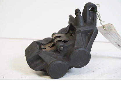 Baksidan på Bromsok från en Yamaha YZF R6 -2000 motorcykel.