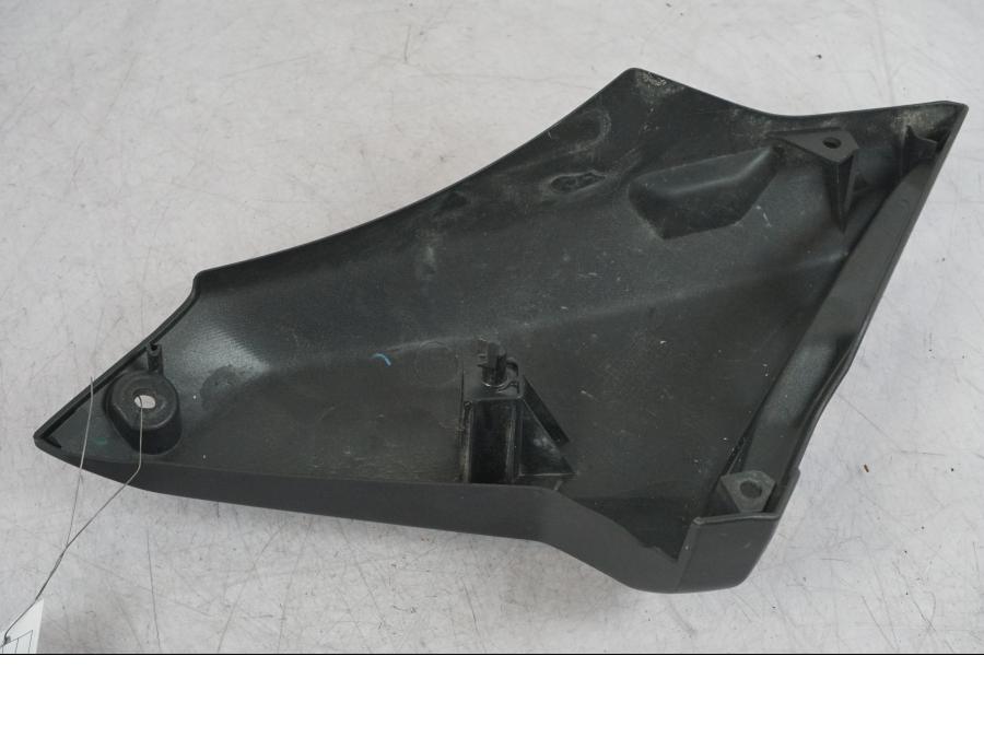 Snett uppifrån på Sidkåpa från en Yamaha MT-09 SP -2018 motorcykel.