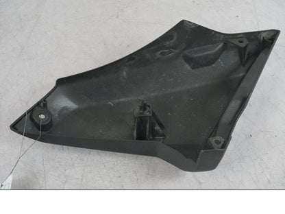 Snett uppifrån på Sidkåpa från en Yamaha MT-09 SP -2018 motorcykel.