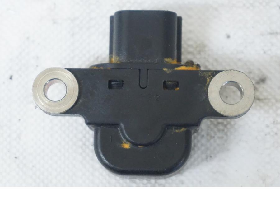 Baksidan på Tilt Sensor från en Kawasaki ER-6N -2006 motorcykel.