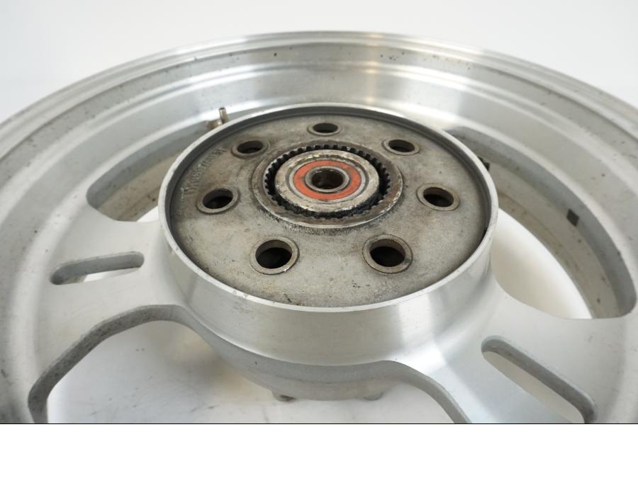 Extrabild1 på Fälg från en Kawasaki VN 1500 Mean Streak -2002 motorcykel.