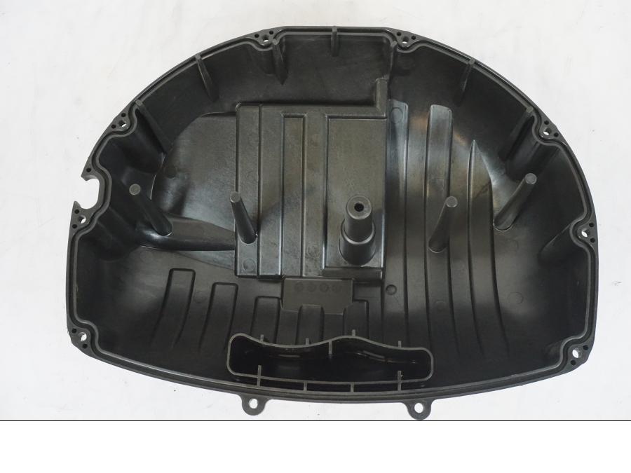 Vänster sida på Luftburk från en Suzuki GSX-S 1000 -2017 motorcykel.