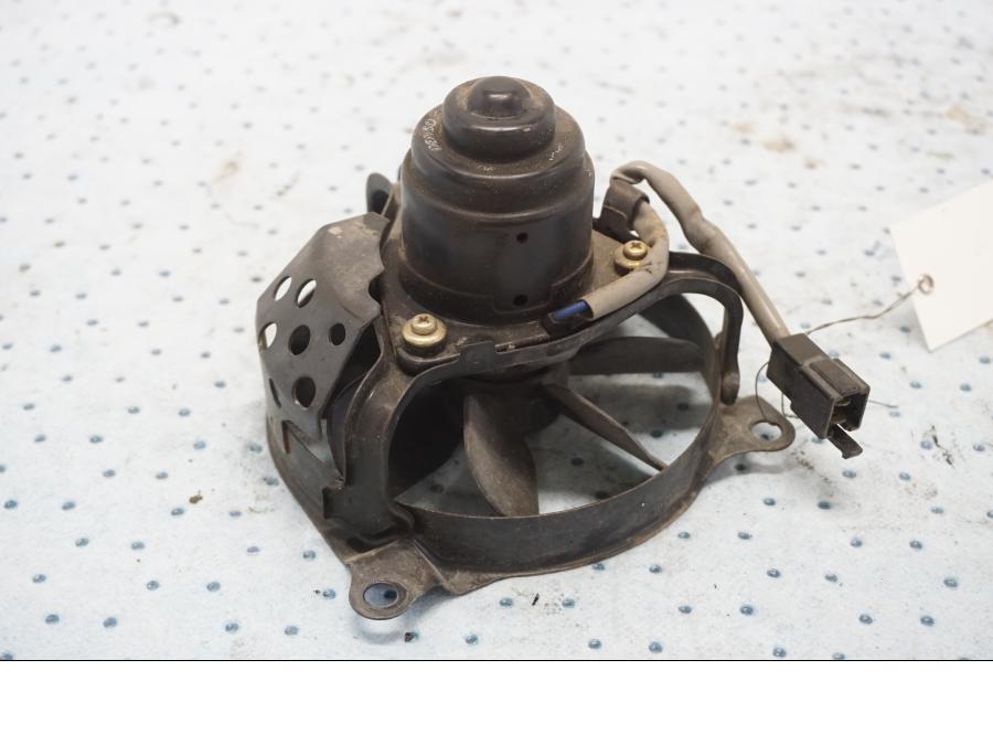 Framsidan på Vattenkylfläkt från en Kawasaki EN 500 -1999 motorcykel.