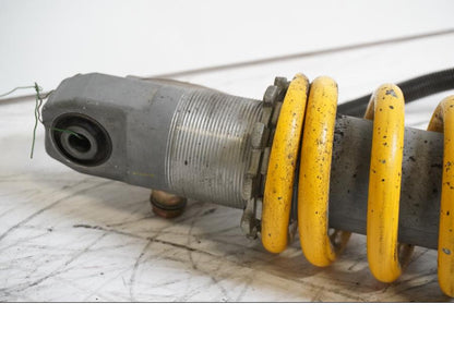 Baksidan på Stötdämpare från en Triumph TT 600 -2001 motorcykel.