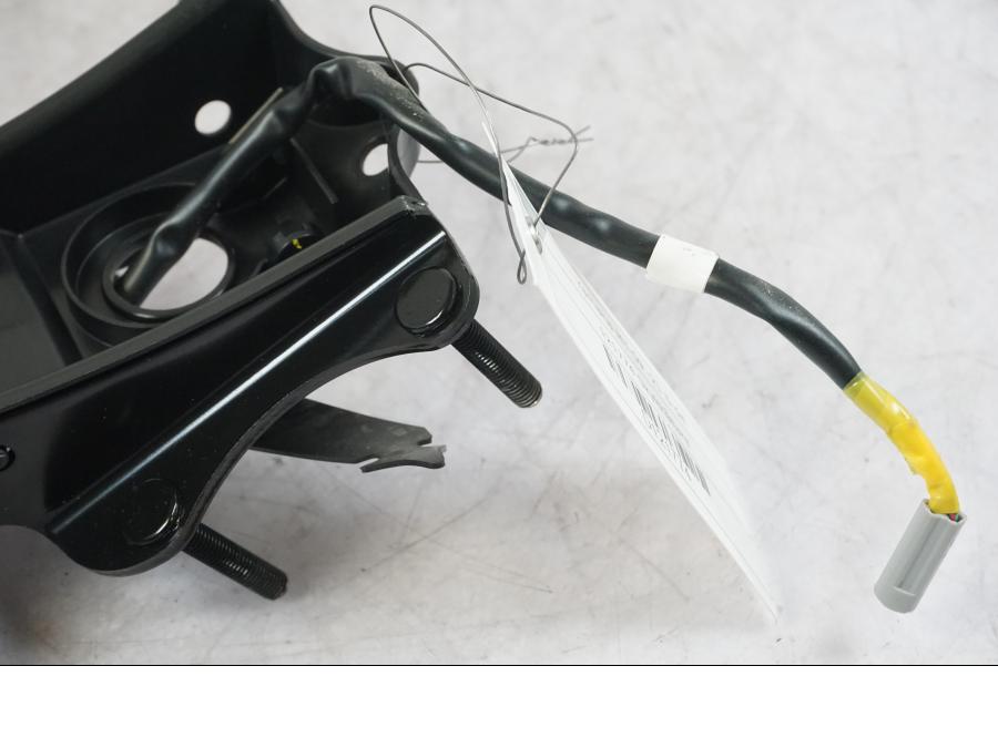 Extrabild5 på Skylthållare från en Yamaha MT-09 -2021 motorcykel.