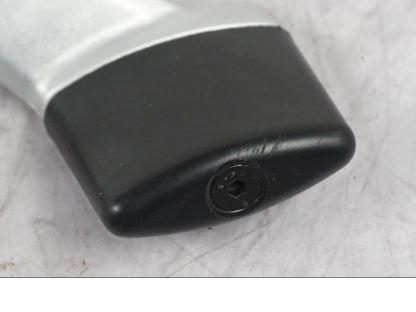 Höger sida på Väskhållare från en Ducati Multistrada V4 -2024 motorcykel.