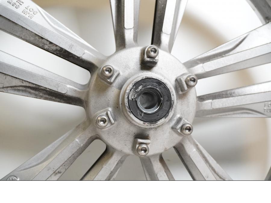 Extrabild3 på Fälg från en Honda CTX 1300 -2014 motorcykel.