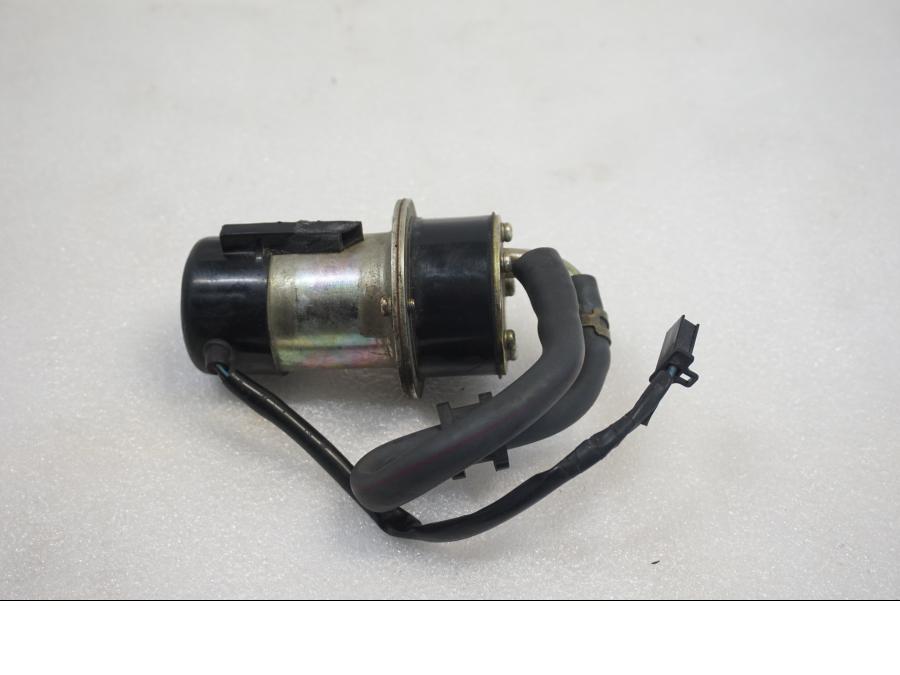 Baksidan på Bensinpump förgasare från en Yamaha YZF R6 -1999 motorcykel.