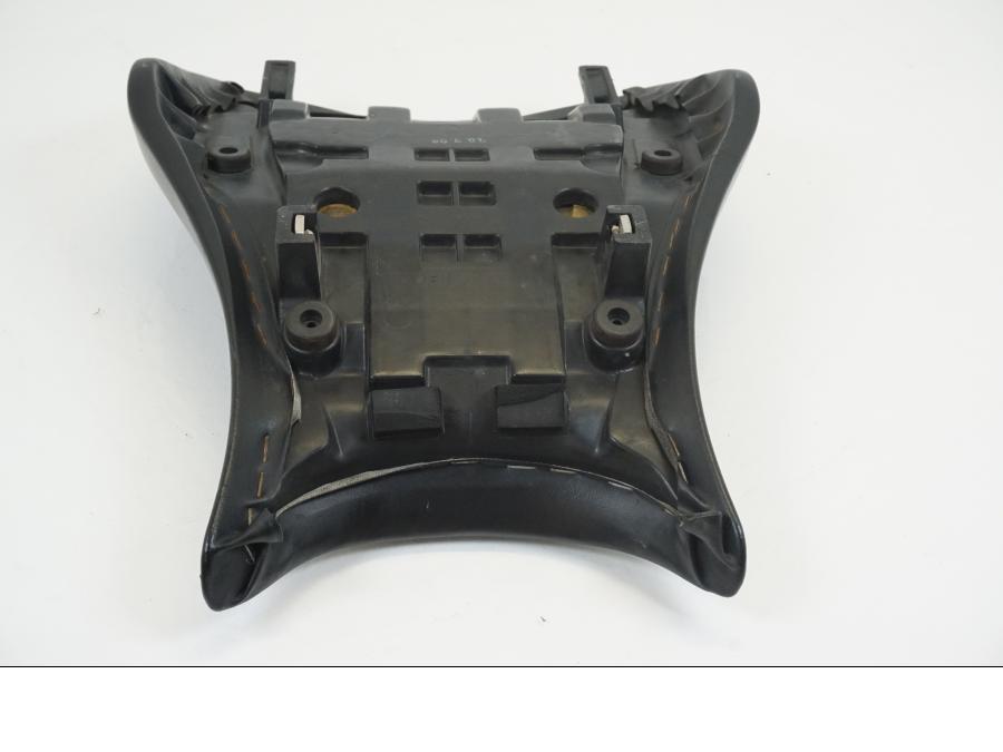 Snett uppifrån på Sadel från en Honda CBR 1000 RR -2010 motorcykel.