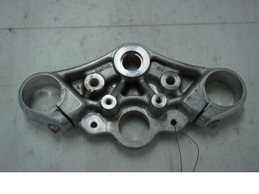 Baksidan på Gaffelkrona från en Triumph Thunderbird 900 -2000 motorcykel.