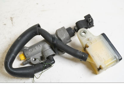 Baksidan på Bromshuvudcylinder från en Honda VTR 1000 F -1997 motorcykel.