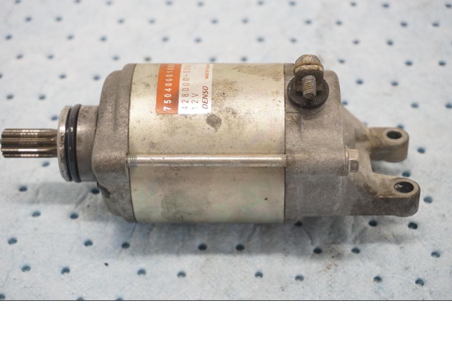 Framsidan på Startmotor från en KTM 690 SMCR -2015 motorcykel.