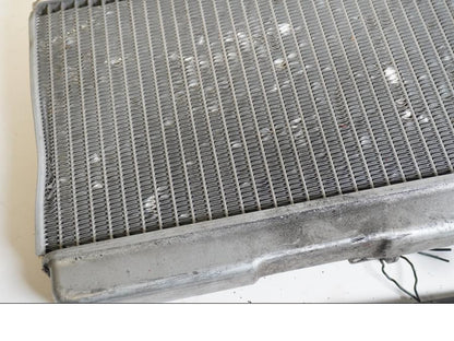 Baksidan på Vattenkyl från en Husaberg FS 650 E -2004 motorcykel.