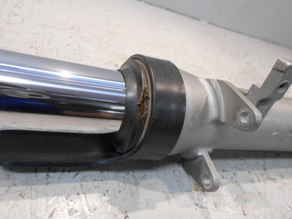 Vänster sida på Gaffelben från en Yamaha TDM 850 -1999 motorcykel.