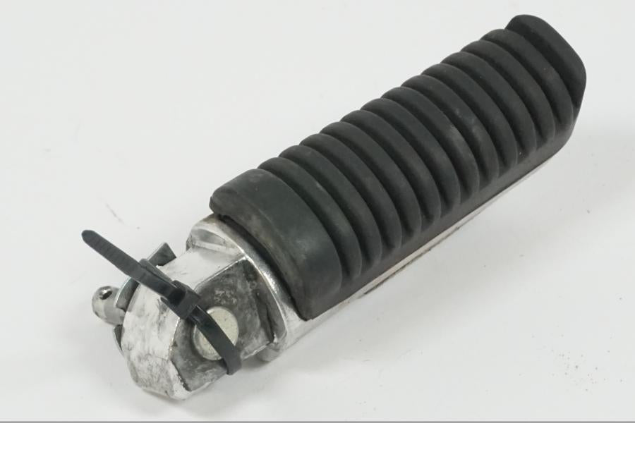 Höger sida på Fotpinne från en Yamaha XJ 6 -2011 motorcykel.