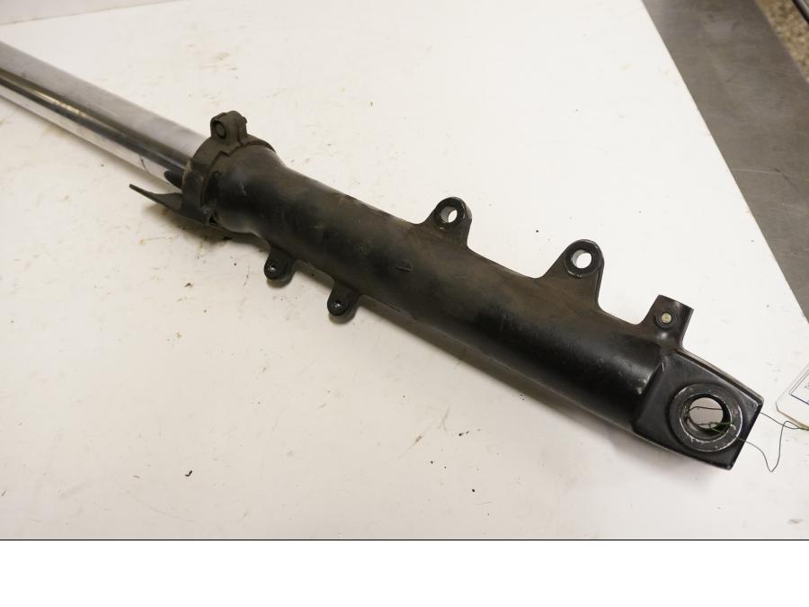 Snett uppifrån på Gaffelben från en Triumph Daytona 650 -2005 motorcykel.