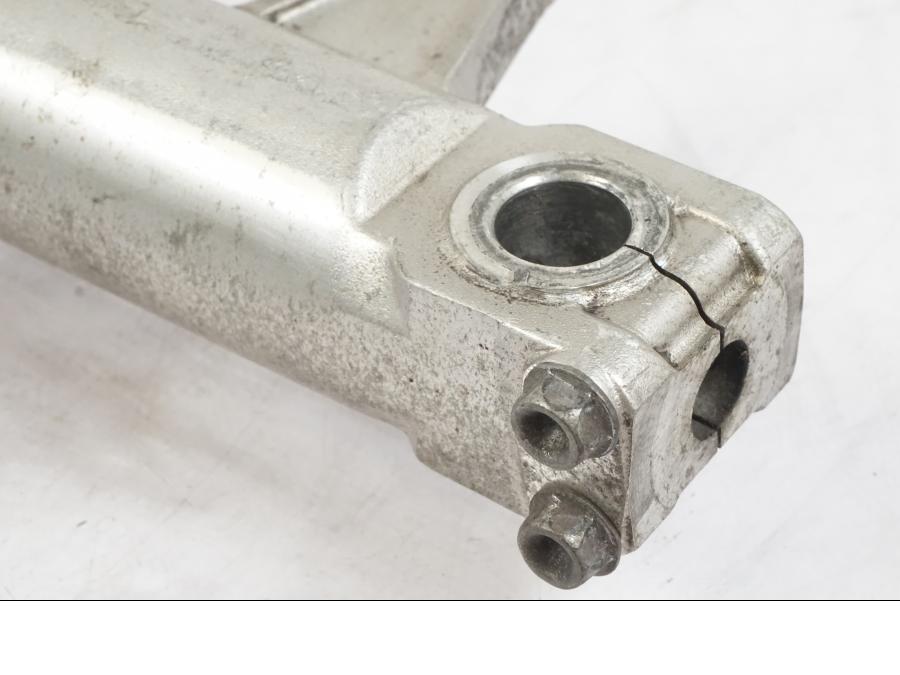 Baksidan på Gaffelben från en Honda CBR 1000 F -1999 motorcykel.