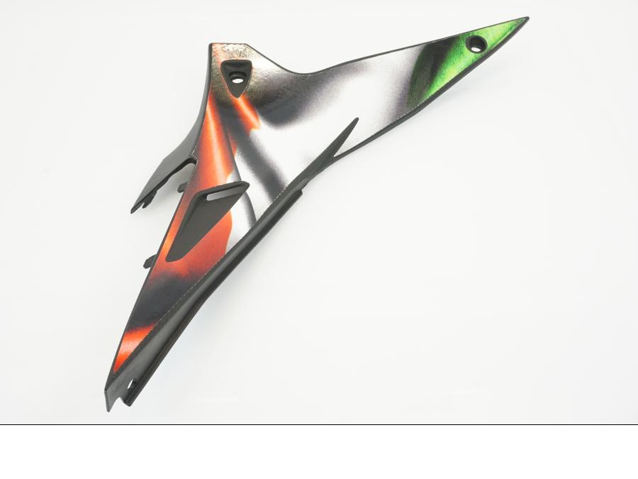 Baksidan på Sidopanel från en Aprilia Tuono V4R -2016 motorcykel.